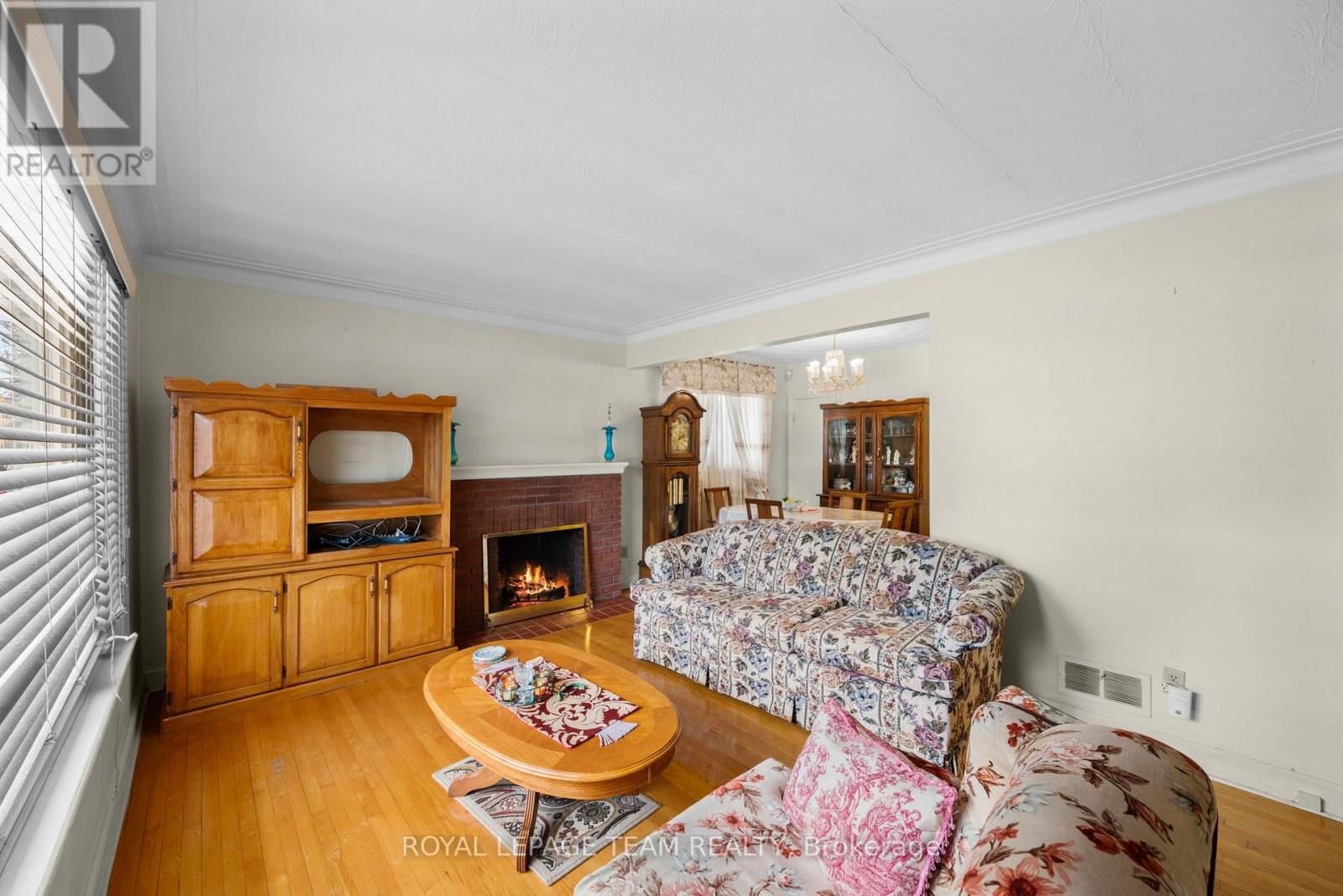 41 Capilano Drive, Ottawa, Ontario  K2E 6G3 - Photo 5 - X12914698