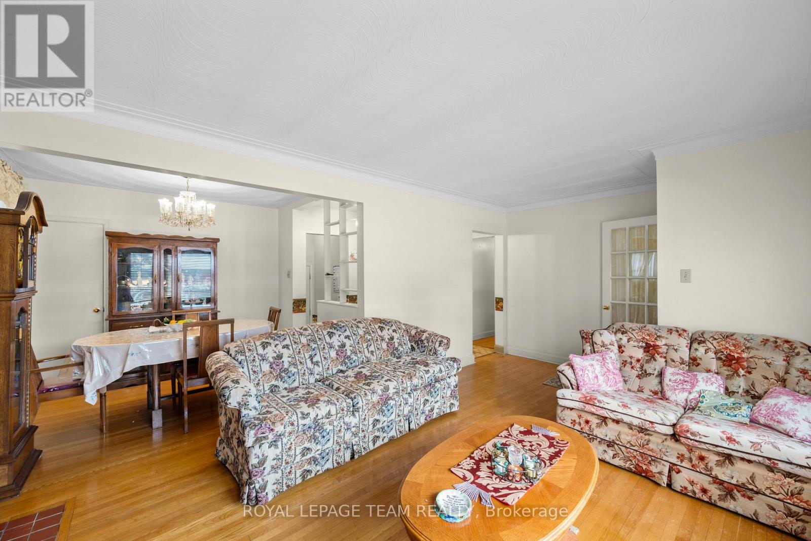 41 Capilano Drive, Ottawa, Ontario  K2E 6G3 - Photo 6 - X12914698