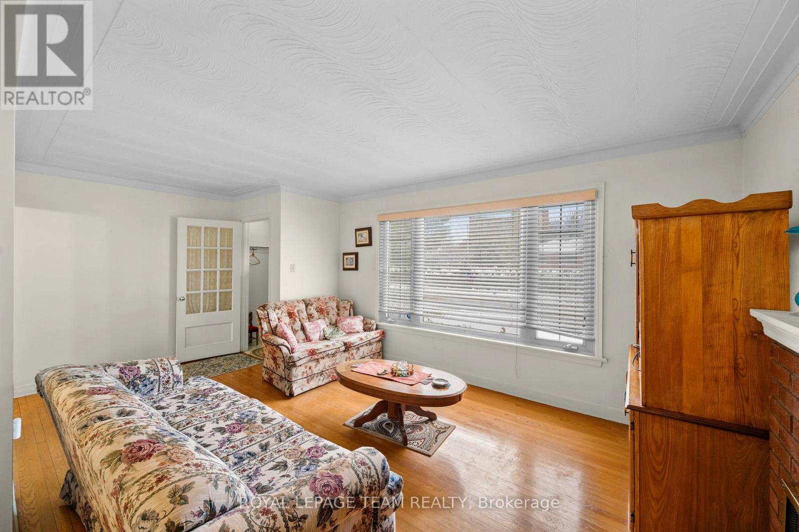 41 Capilano Drive, Ottawa, Ontario  K2E 6G3 - Photo 7 - X12914698