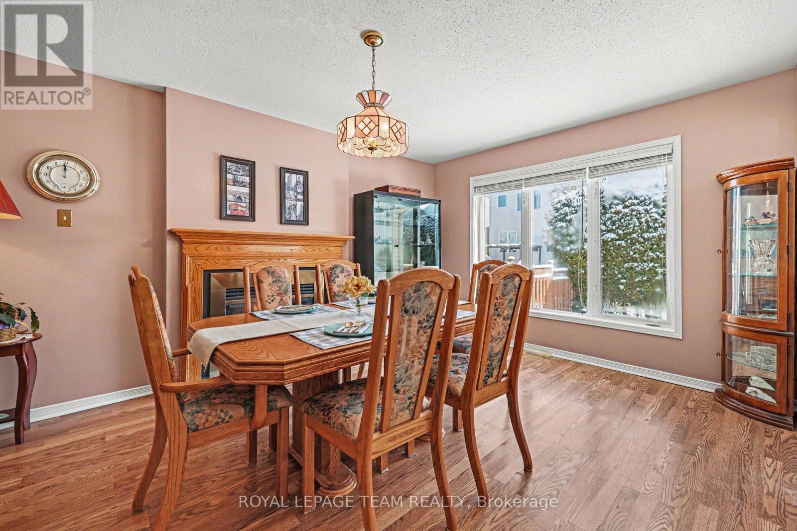 90 Moresby Drive, Ottawa, Ontario  K2M 2J6 - Photo 7 - X12915042