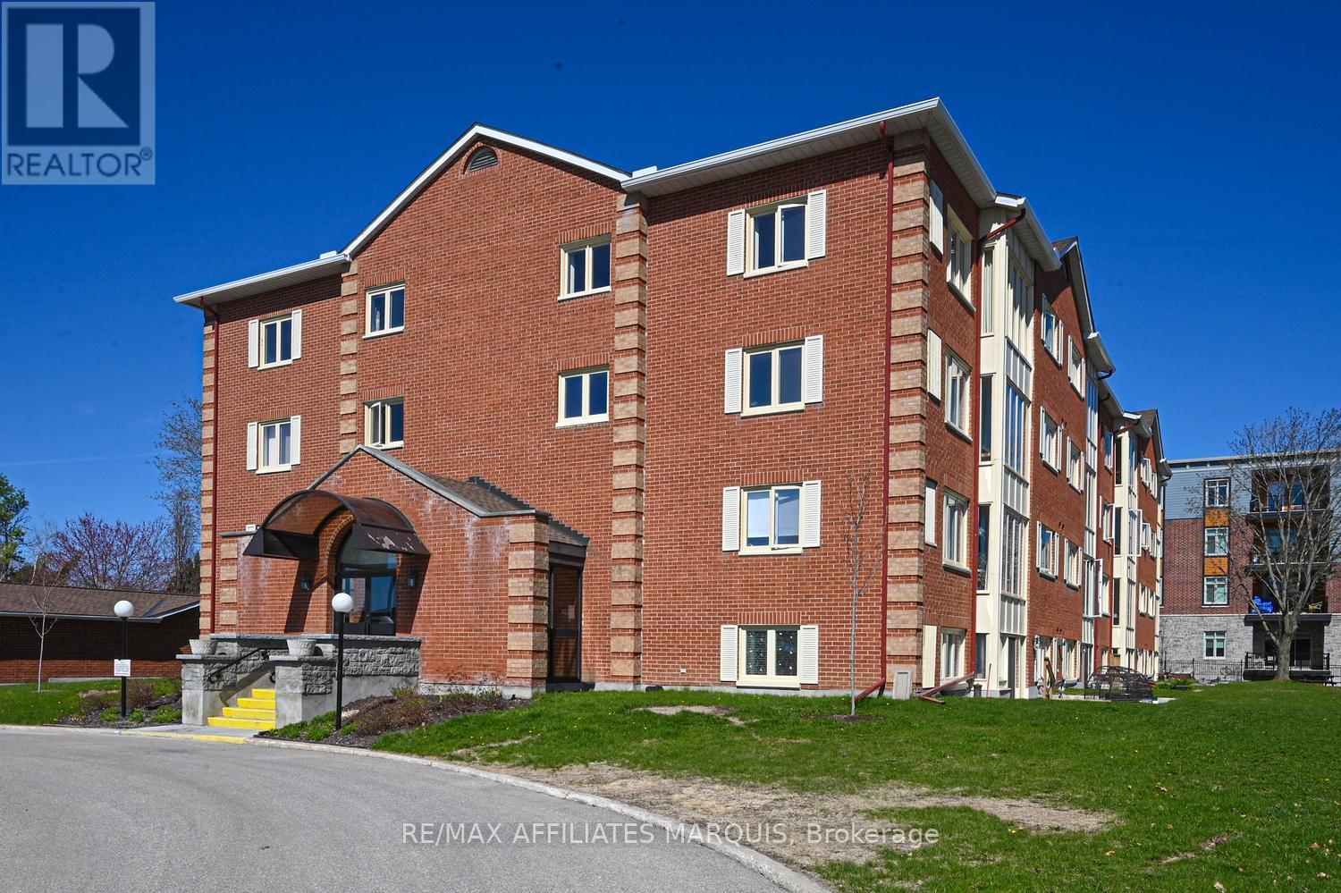 304 - 10 Armstrong Drive, Smiths Falls, Ontario  K7A 5H8 - Photo 2 - X12918238