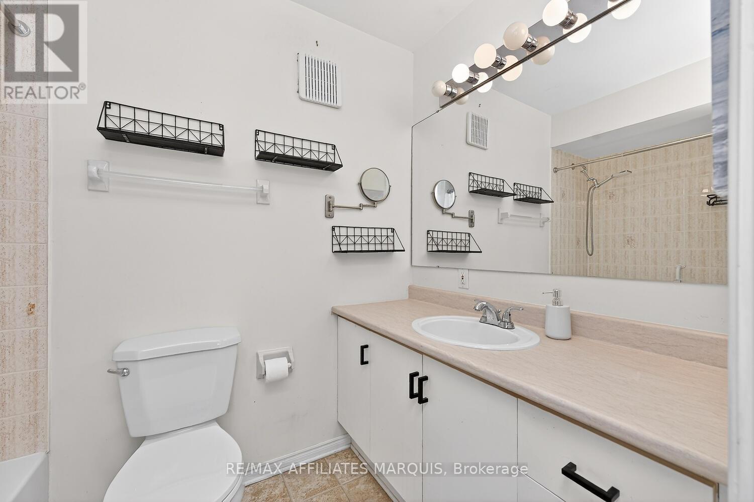 304 - 10 Armstrong Drive, Smiths Falls, Ontario  K7A 5H8 - Photo 25 - X12918238