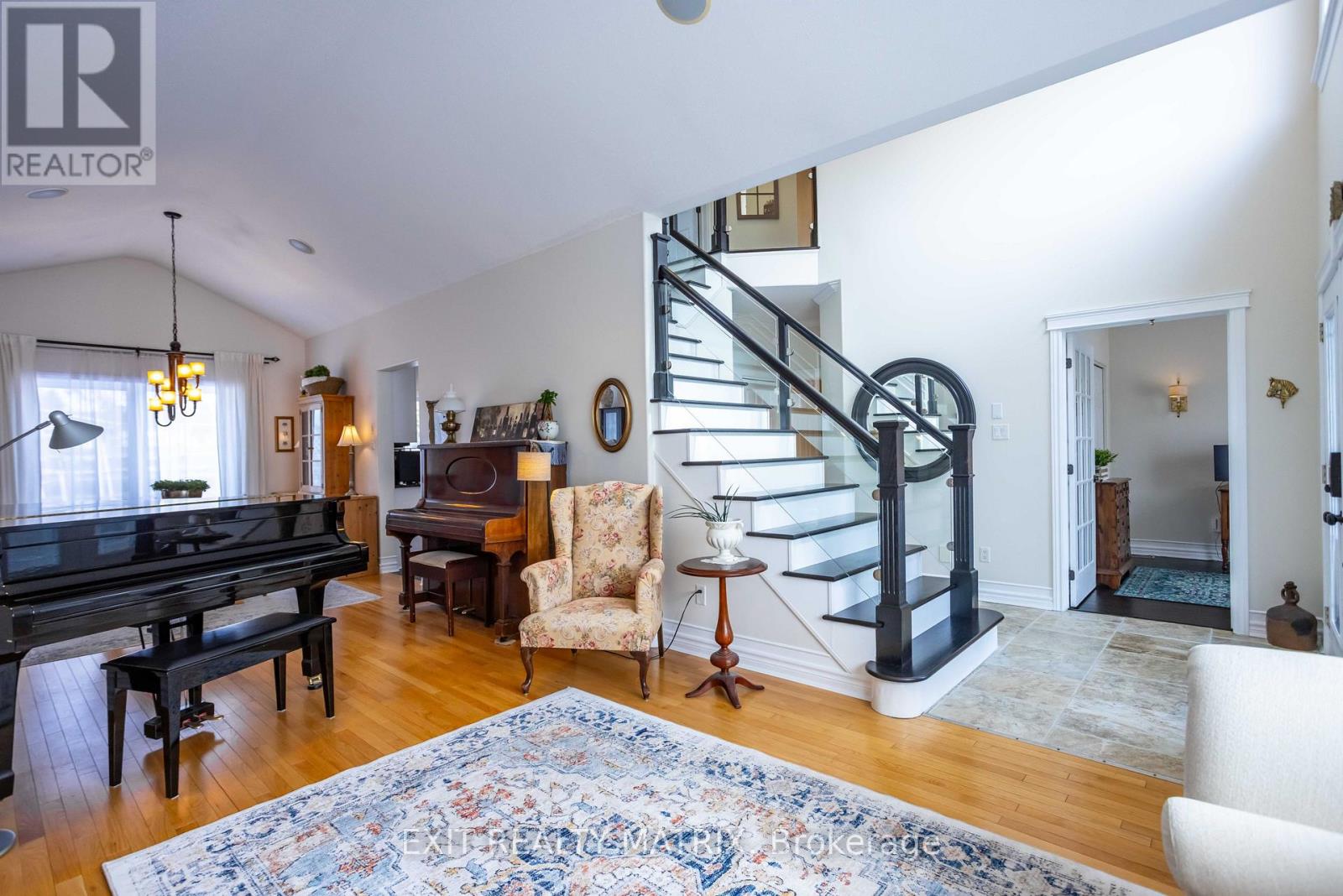 48 De La Rive Drive, Russell, Ontario  K0A 1W0 - Photo 8 - X12920460