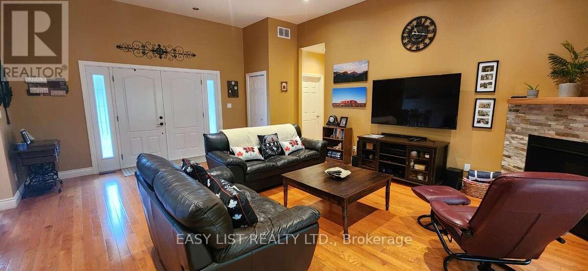 110 Monck Square, Laurentian Hills, Ontario  K0J 1P0 - Photo 13 - X12921790