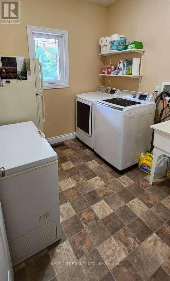 110 Monck Square, Laurentian Hills, Ontario  K0J 1P0 - Photo 22 - X12921790