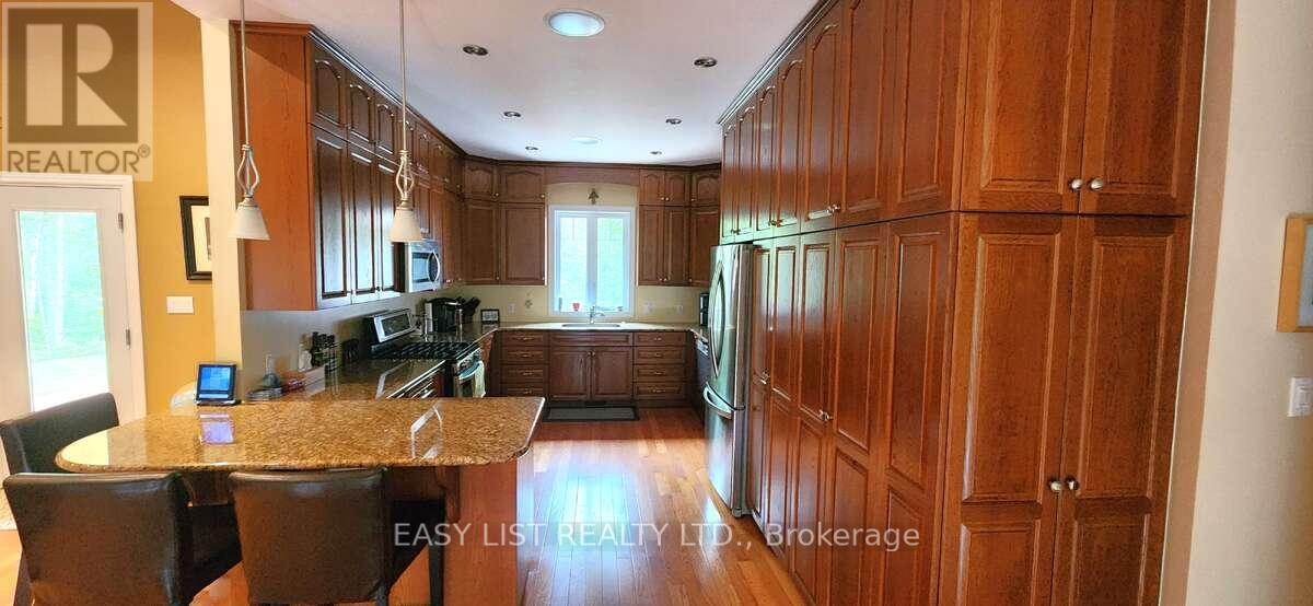 110 Monck Square, Laurentian Hills, Ontario  K0J 1P0 - Photo 9 - X12921790