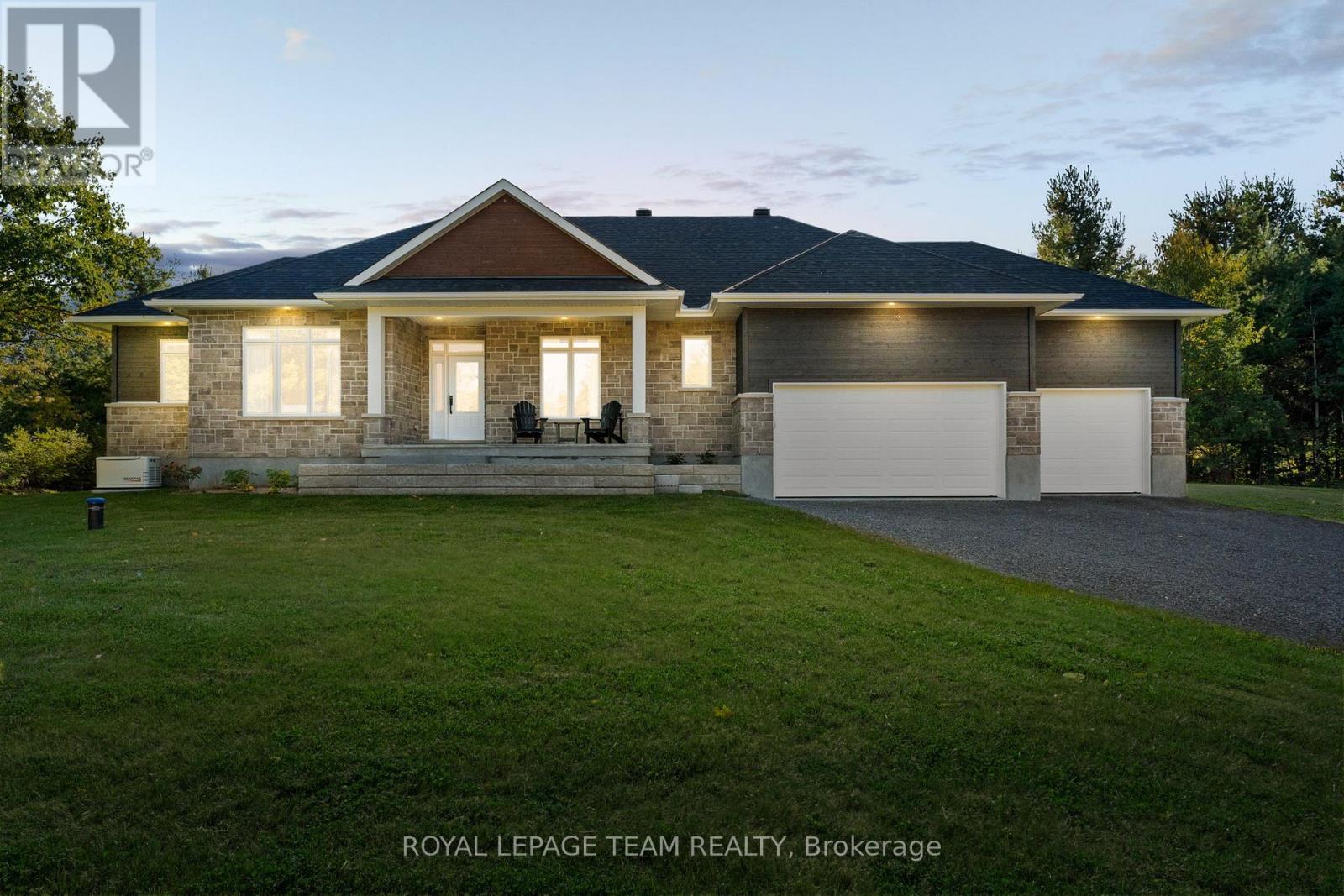 143 Raymond Luhta Crescent, Mcnab/braeside, Ontario  K7S 3G8 - Photo 2 - X12924156