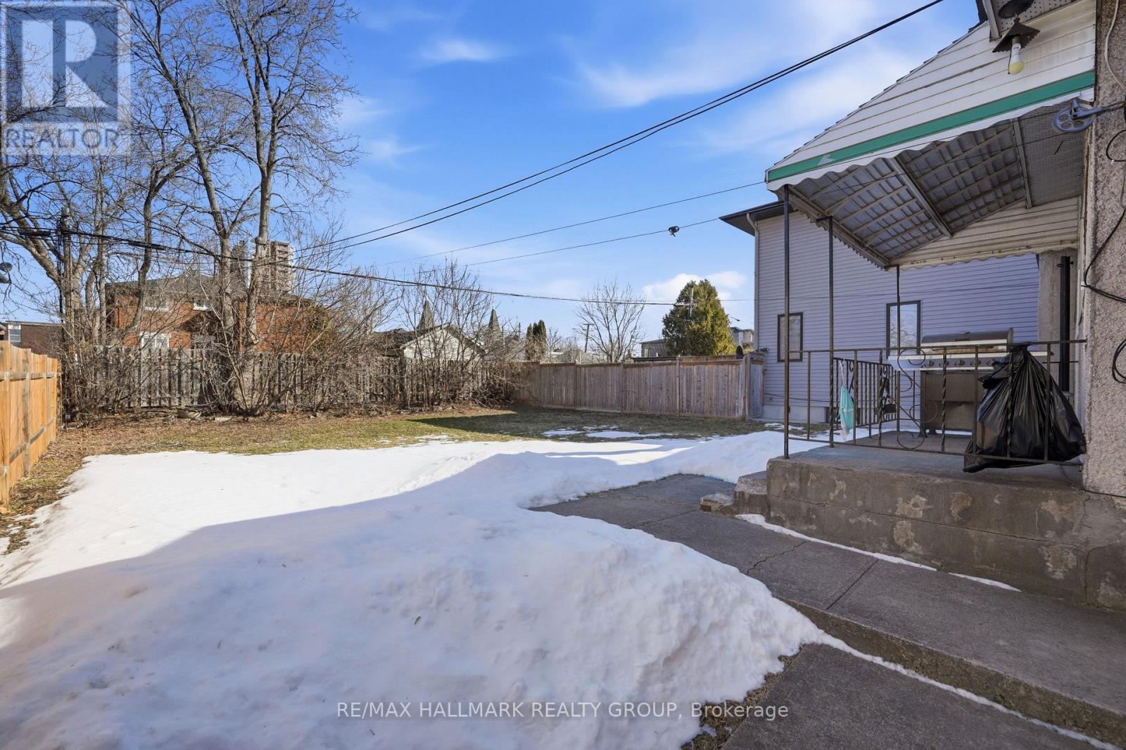 211 Columbus Avenue, Ottawa, Ontario  K1K 1P7 - Photo 2 - X12925718