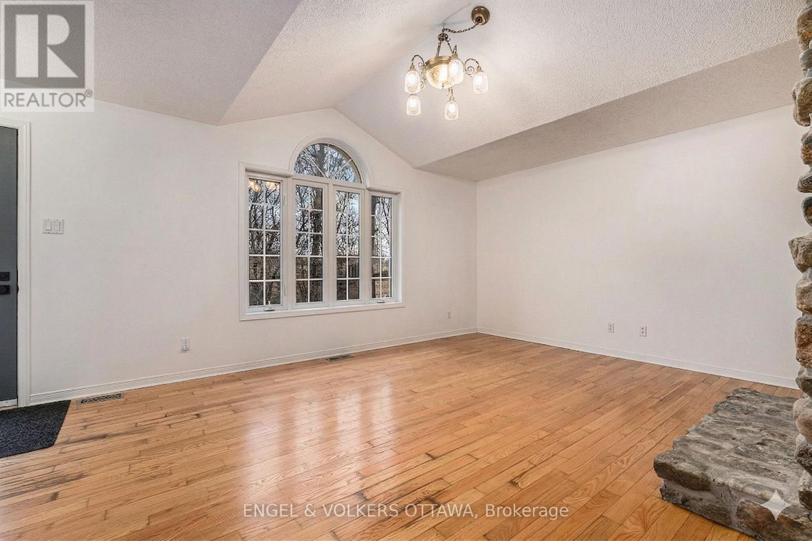 4751 Pearl Road, Champlain, Ontario  K0B 1K0 - Photo 6 - X12926104