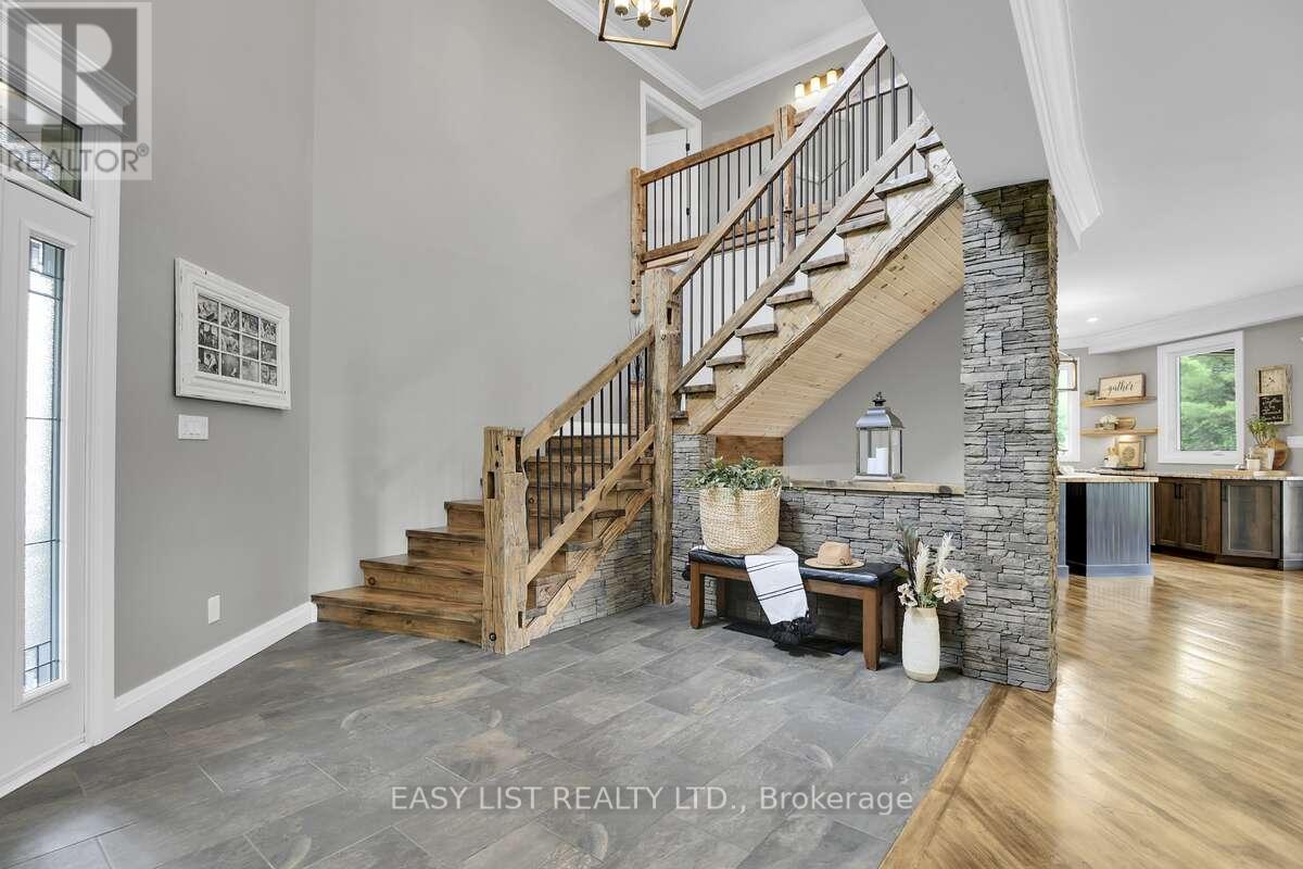 2882 B Line Road, Laurentian Valley, Ontario  K8A 6W8 - Photo 4 - X12926786