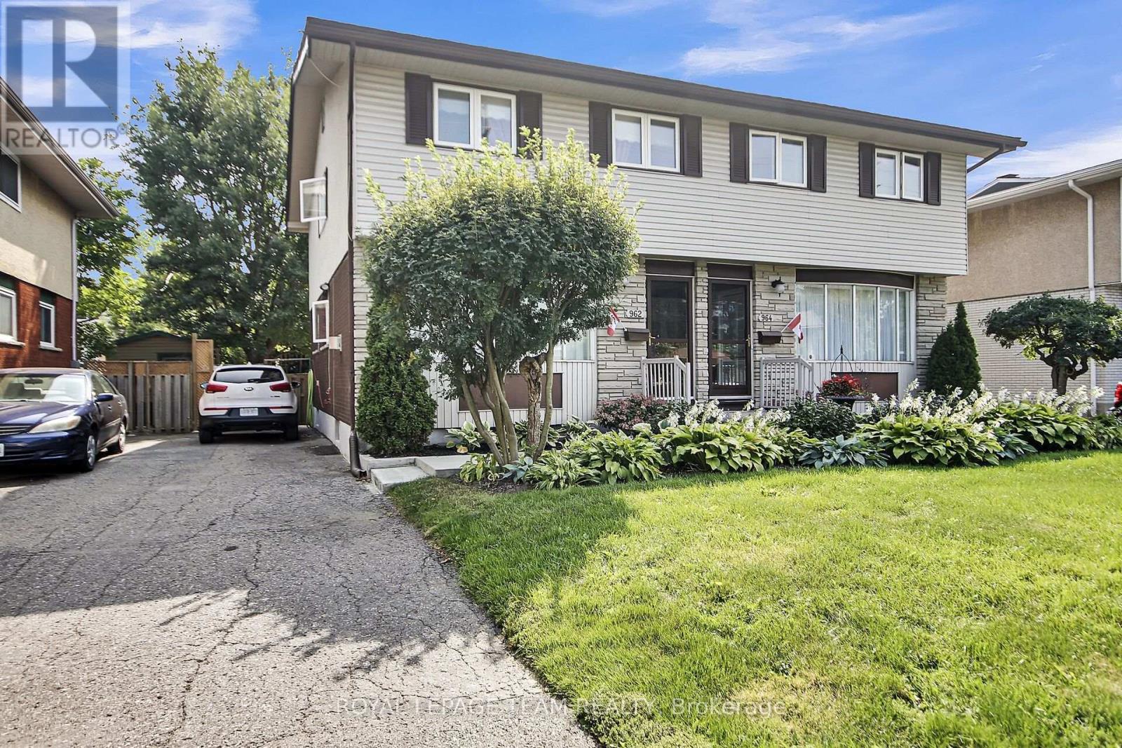 962 Dynes Road, Ottawa, Ontario  K2C 0G8 - Photo 3 - X12927082