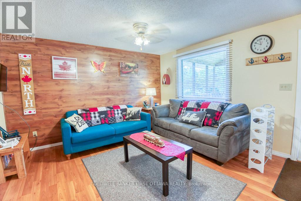 1036 Rossland Lane, Frontenac, Ontario  K0H 1B0 - Photo 9 - X12928634