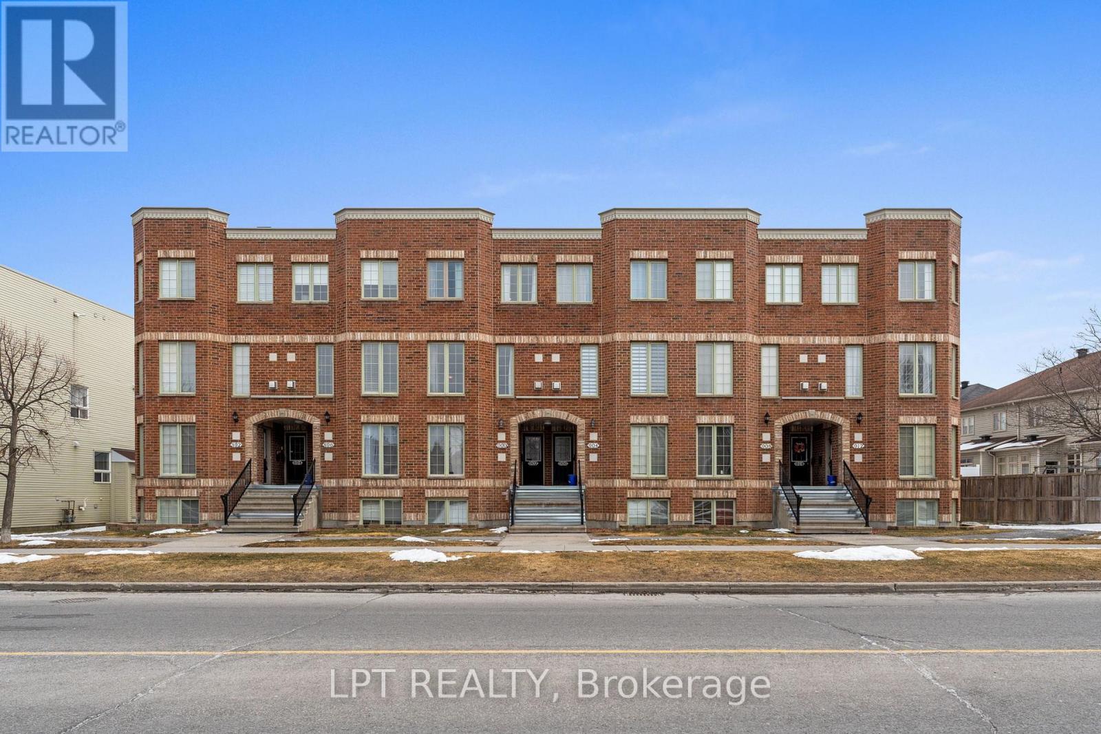 902 LONGFIELDS DRIVE, Ottawa, Ontario
