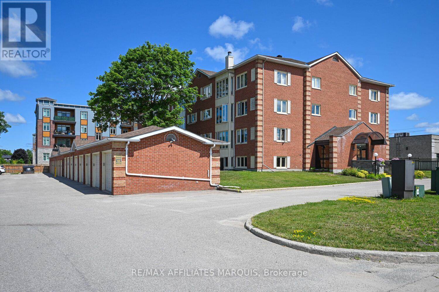 208 - 10 ARMSTRONG DRIVE, Smiths Falls, Ontario