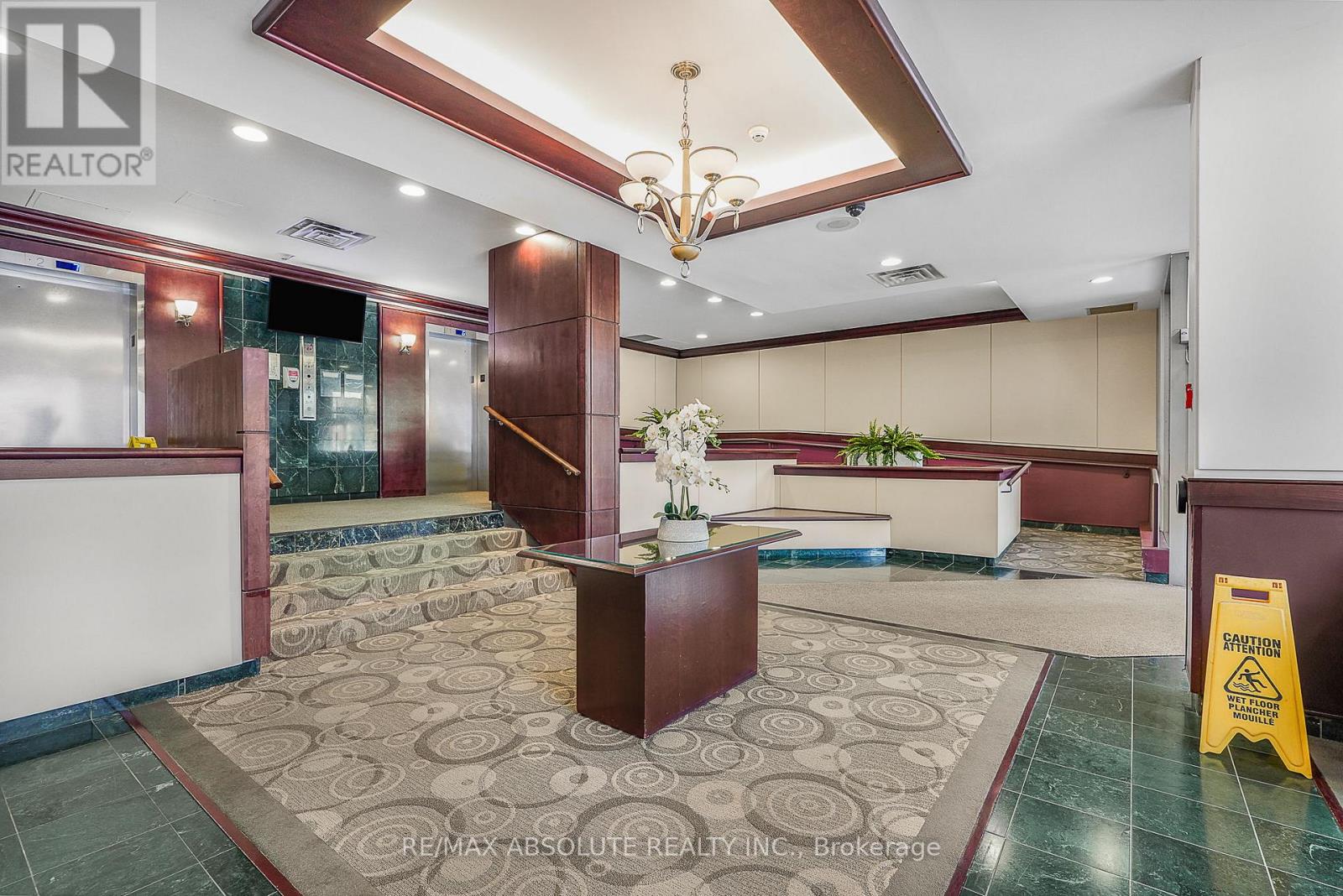 607 - 200 Lafontaine Avenue, Ottawa, Ontario  K1L 8K8 - Photo 4 - X12933882