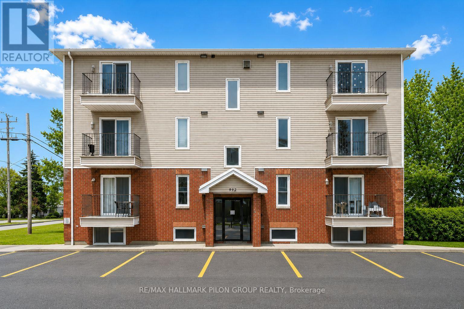 100 - 902 NOTRE DAME STREET, Russell, Ontario