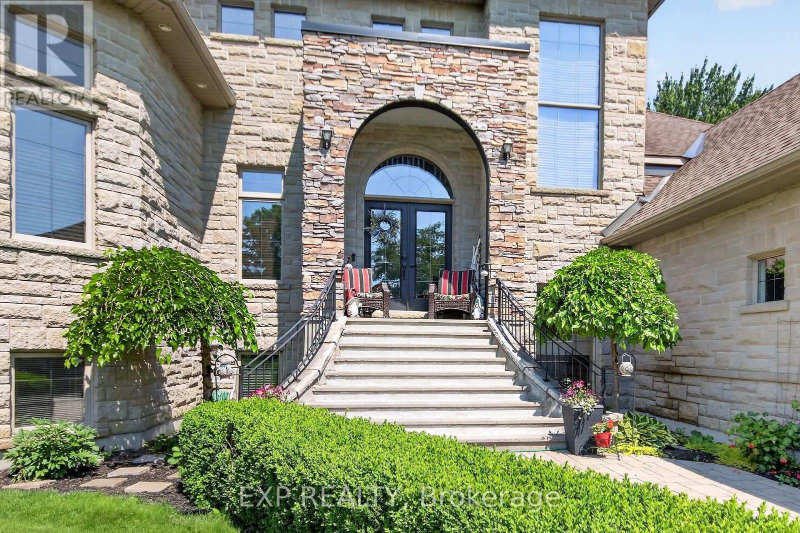 6715 Suncrest Drive, Ottawa, Ontario  K4P 0B3 - Photo 3 - X12938040