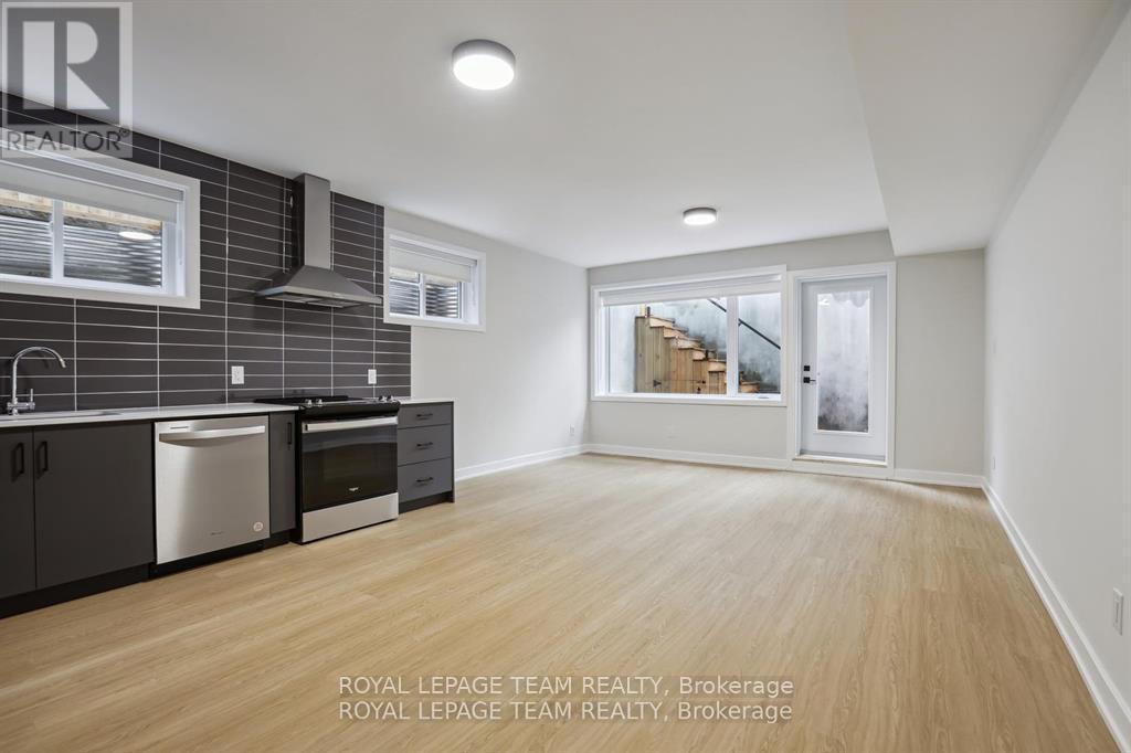 1 - 47 Grosvenor Avenue, Ottawa, Ontario  K1S 4S1 - Photo 4 - X12940720