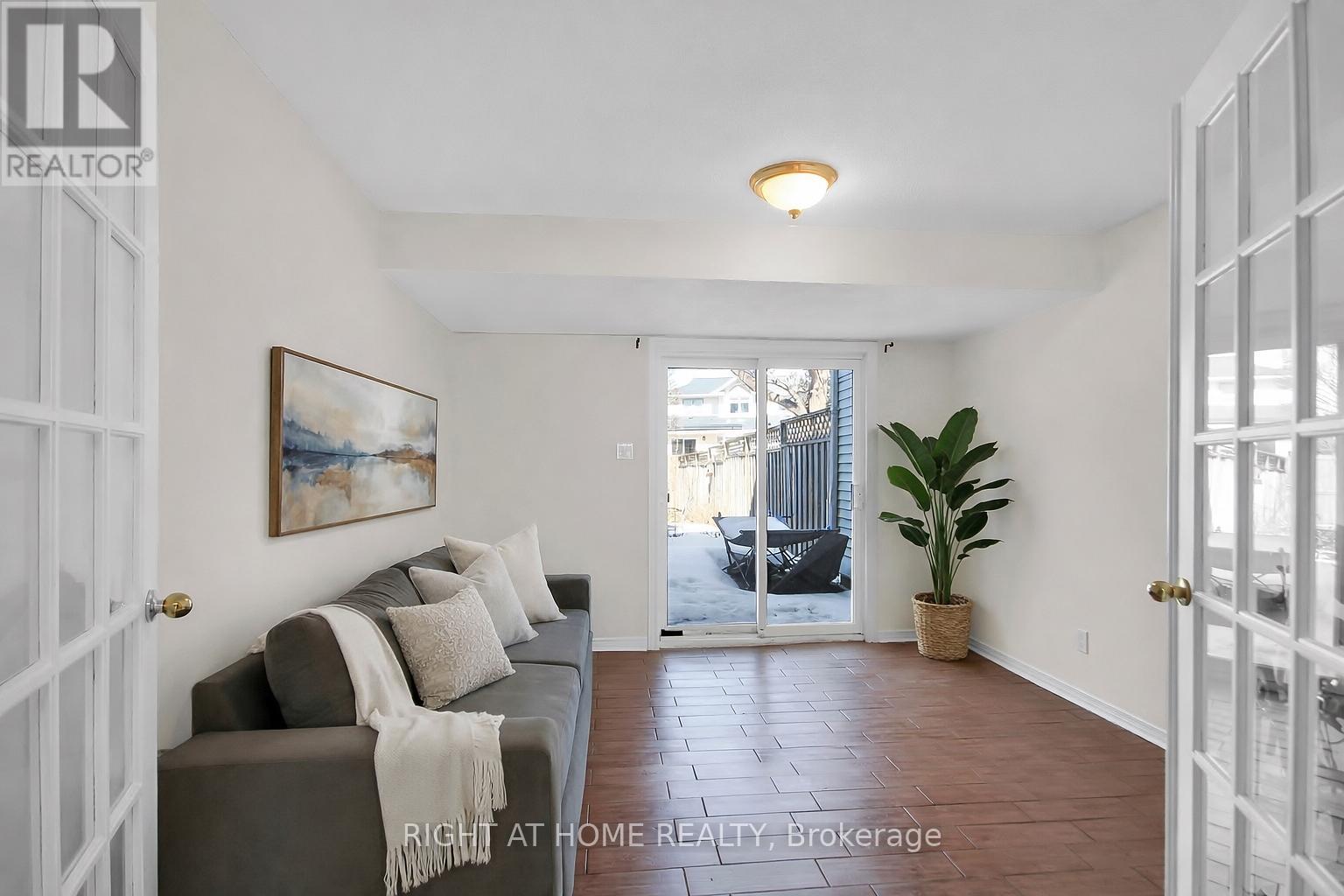 34 Kenmare Place, Ottawa, Ontario  K2J 3L9 - Photo 5 - X12942066