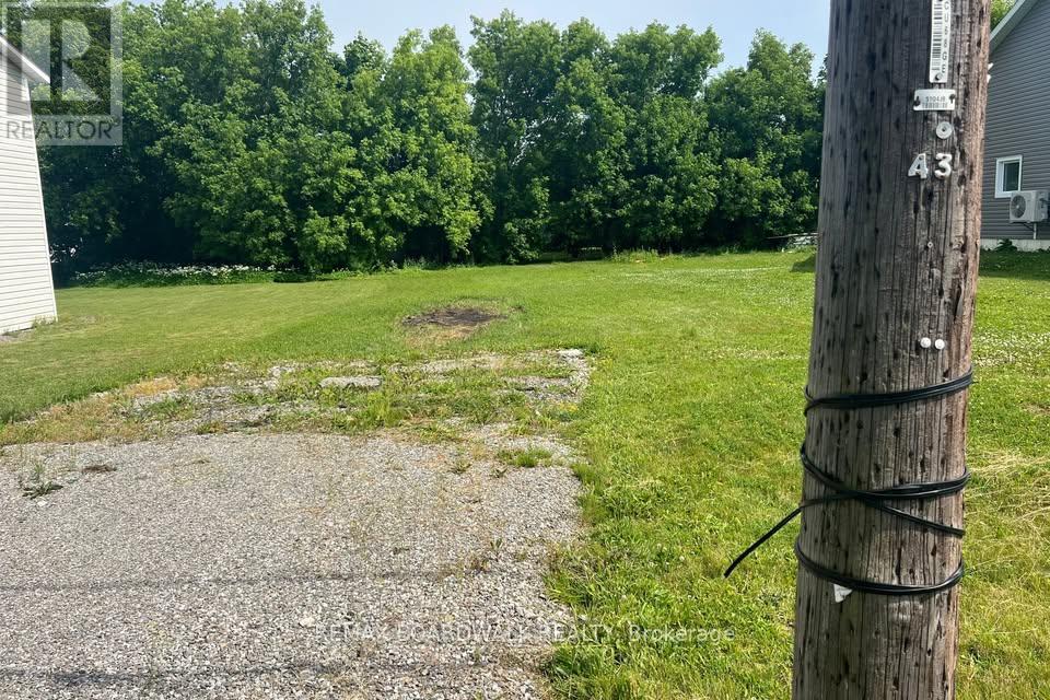 43 King Street, Montague, Ontario  K7A 3E2 - Photo 2 - X12943068