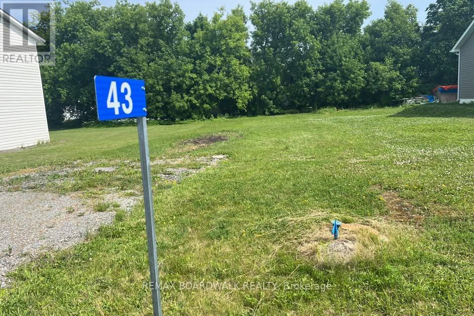 43 King Street, Montague, Ontario  K7A 3E2 - Photo 3 - X12943068