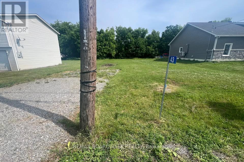 43 King Street, Montague, Ontario  K7A 3E2 - Photo 4 - X12943068