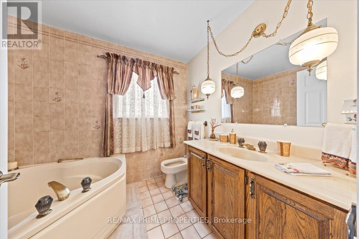 1530 Royal Orchard Drive, Ottawa, Ontario  K4C 1A9 - Photo 24 - X12945470