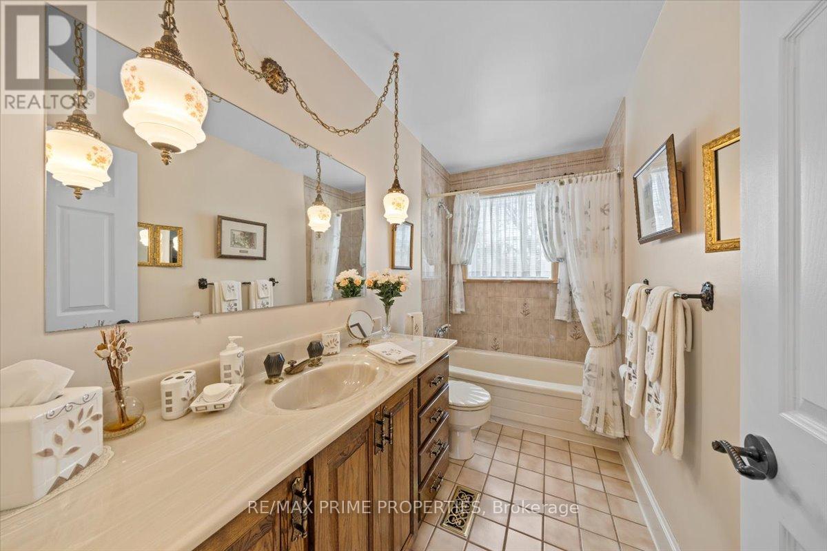 1530 Royal Orchard Drive, Ottawa, Ontario  K4C 1A9 - Photo 27 - X12945470