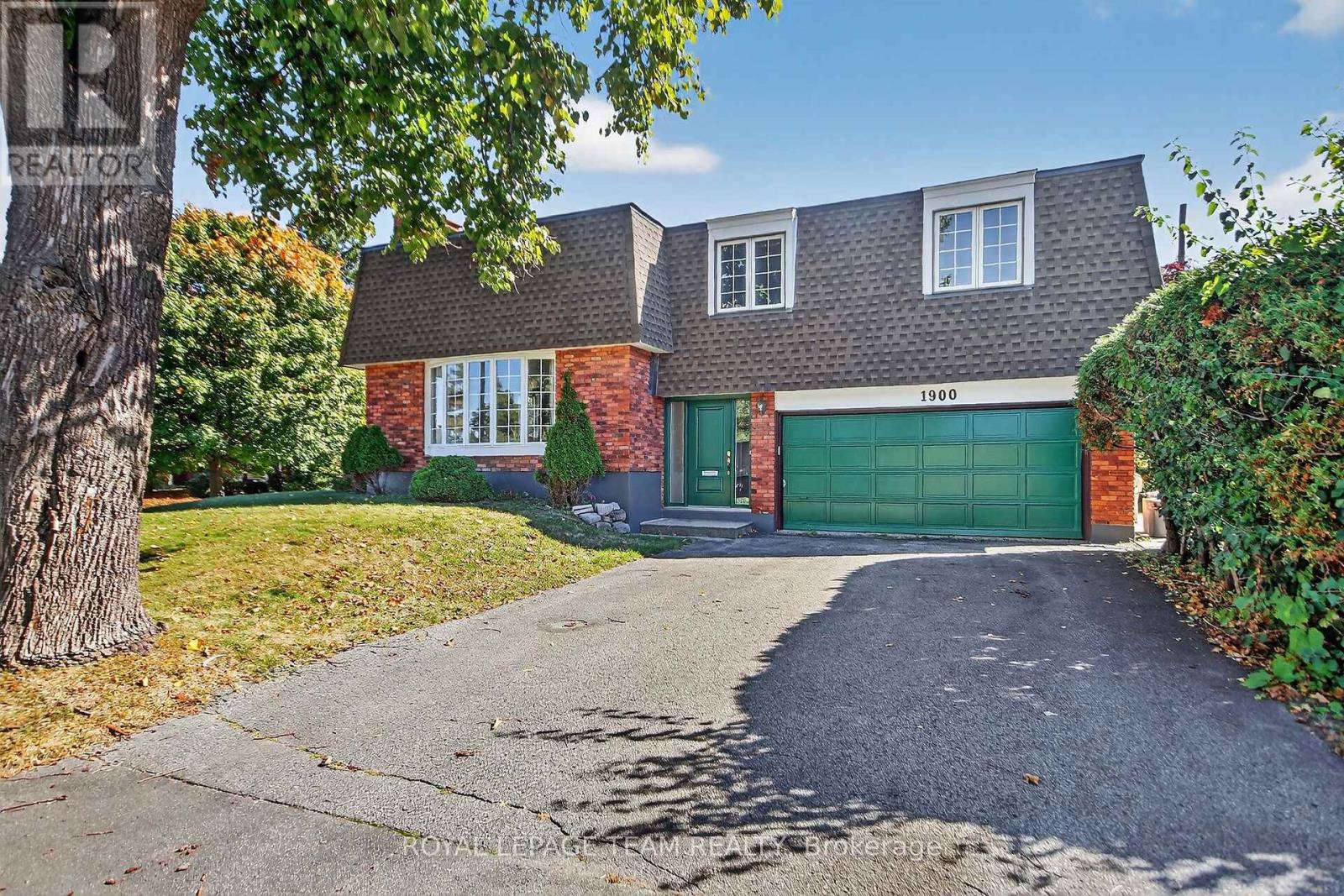 1900 SOUTHAMPTON COURT, Ottawa, Ontario