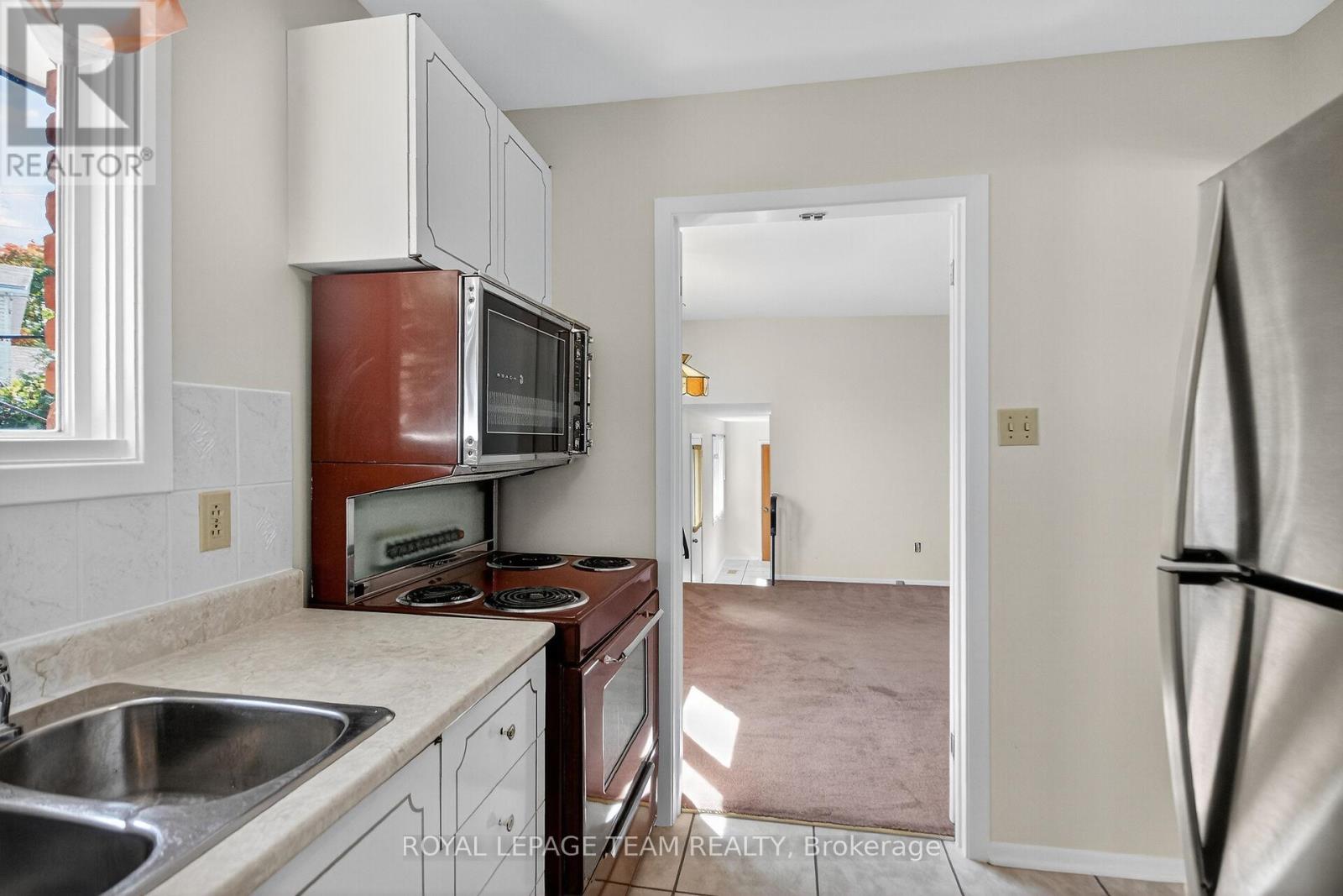 1900 Southampton Court, Ottawa, Ontario  K2C 0W3 - Photo 16 - X12946446