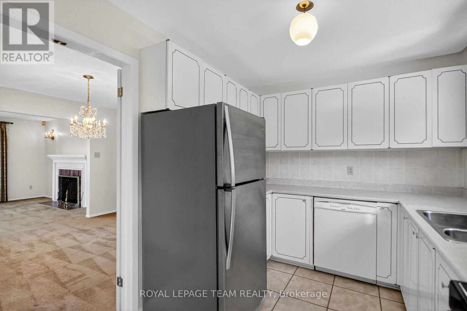 1900 Southampton Court, Ottawa, Ontario  K2C 0W3 - Photo 18 - X12946446