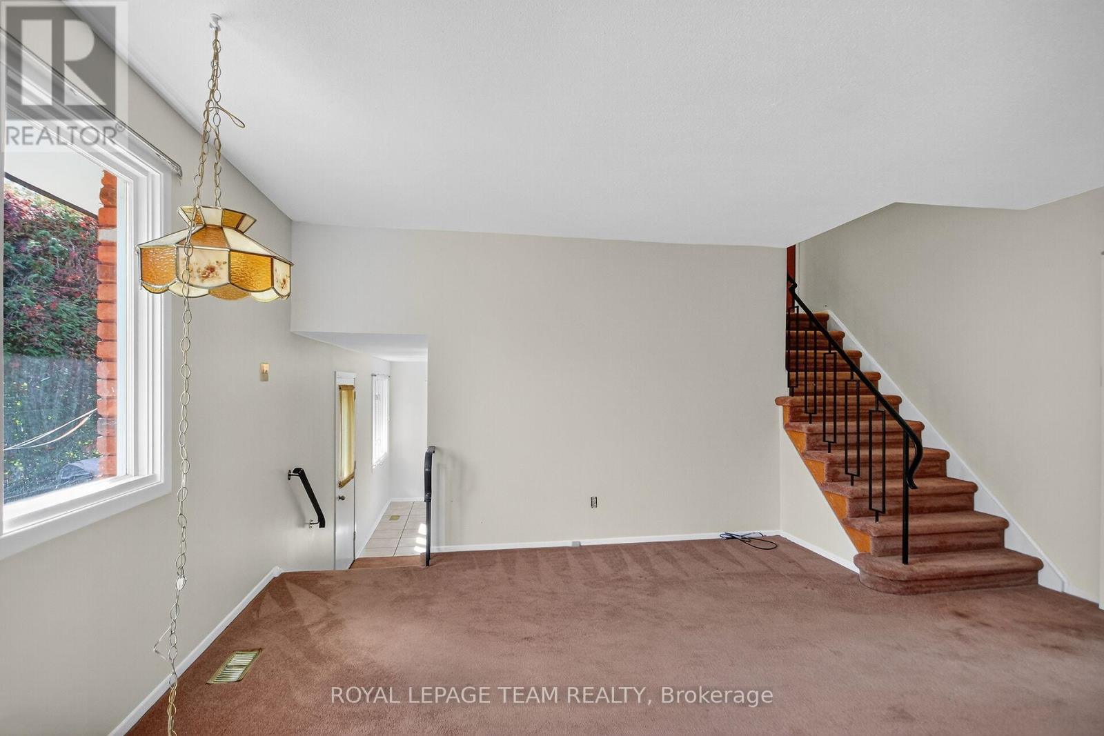 1900 Southampton Court, Ottawa, Ontario  K2C 0W3 - Photo 19 - X12946446
