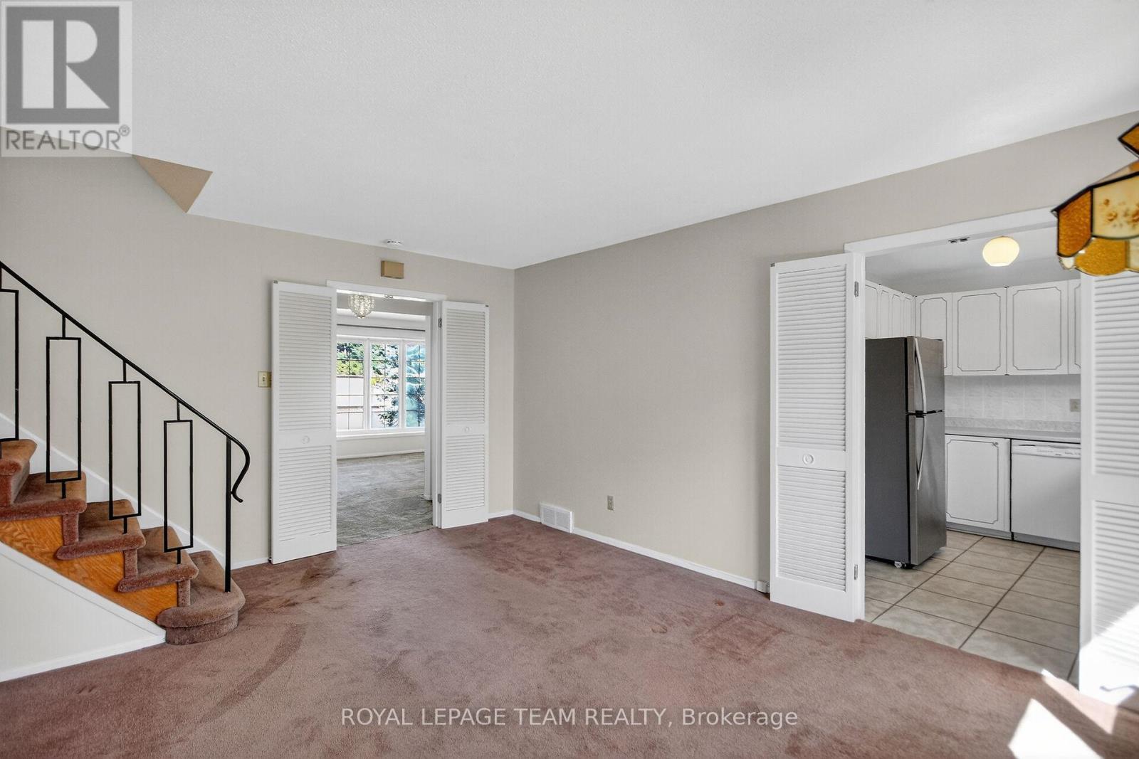1900 Southampton Court, Ottawa, Ontario  K2C 0W3 - Photo 21 - X12946446