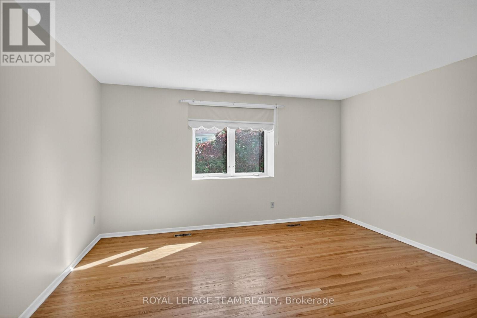 1900 Southampton Court, Ottawa, Ontario  K2C 0W3 - Photo 22 - X12946446