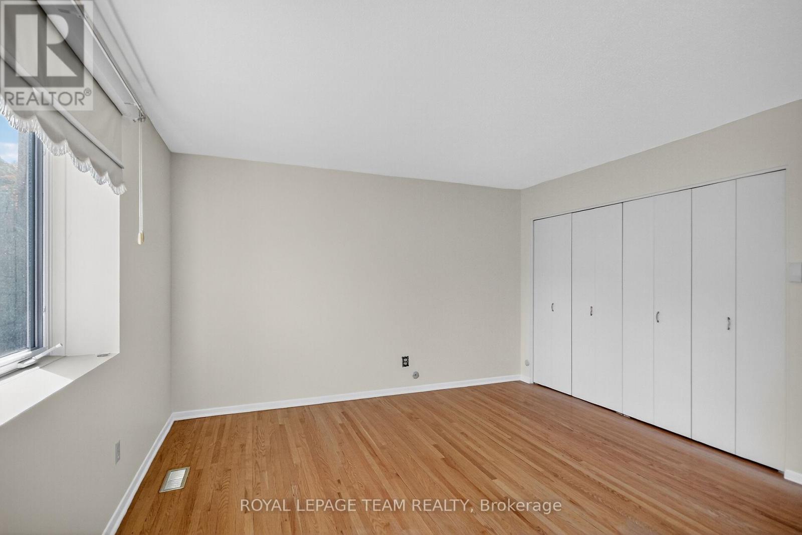 1900 Southampton Court, Ottawa, Ontario  K2C 0W3 - Photo 23 - X12946446