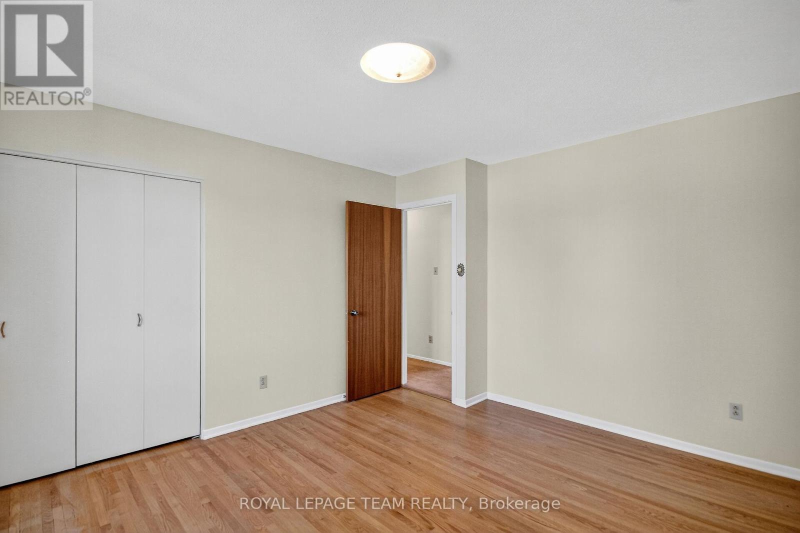 1900 Southampton Court, Ottawa, Ontario  K2C 0W3 - Photo 25 - X12946446