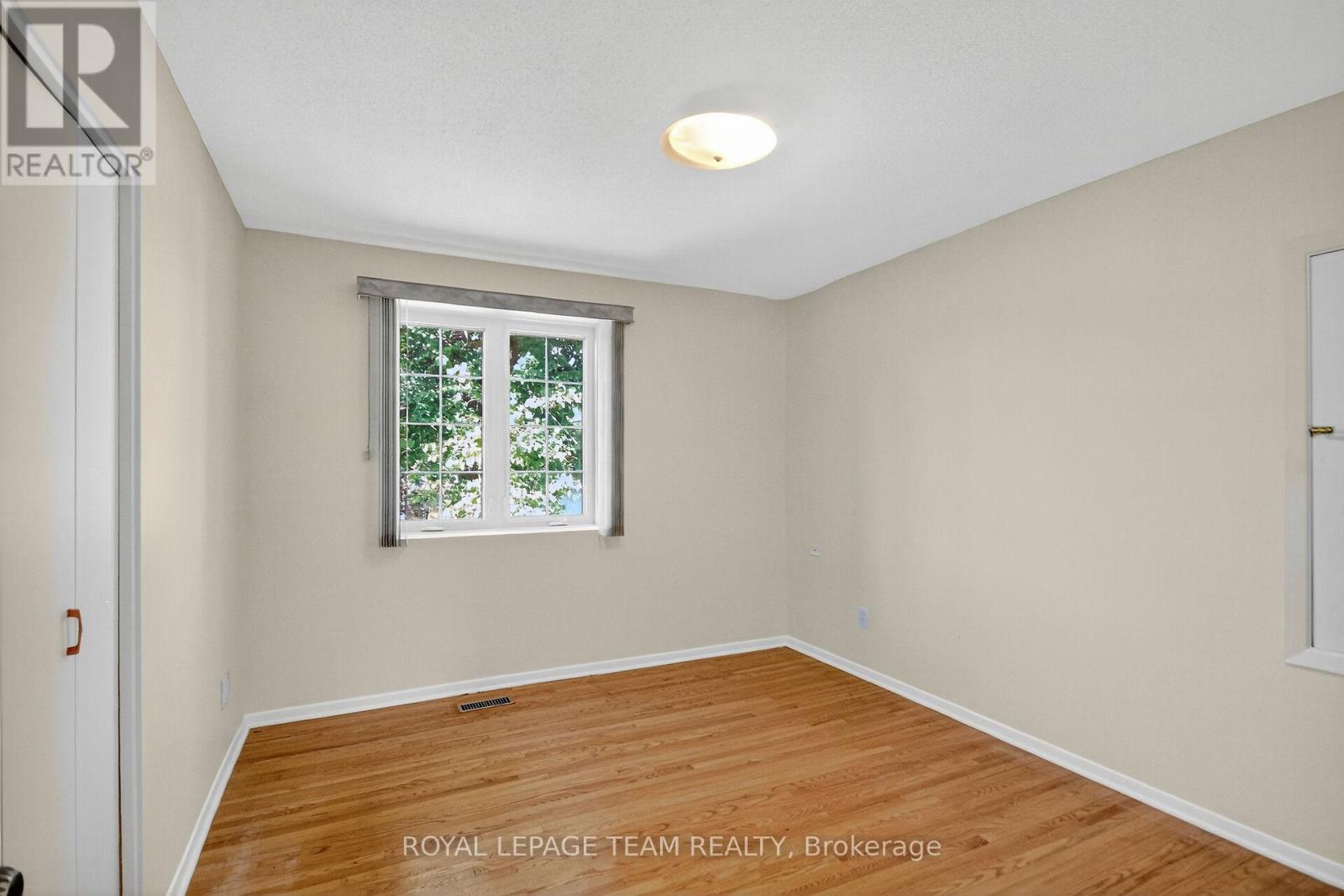1900 Southampton Court, Ottawa, Ontario  K2C 0W3 - Photo 26 - X12946446