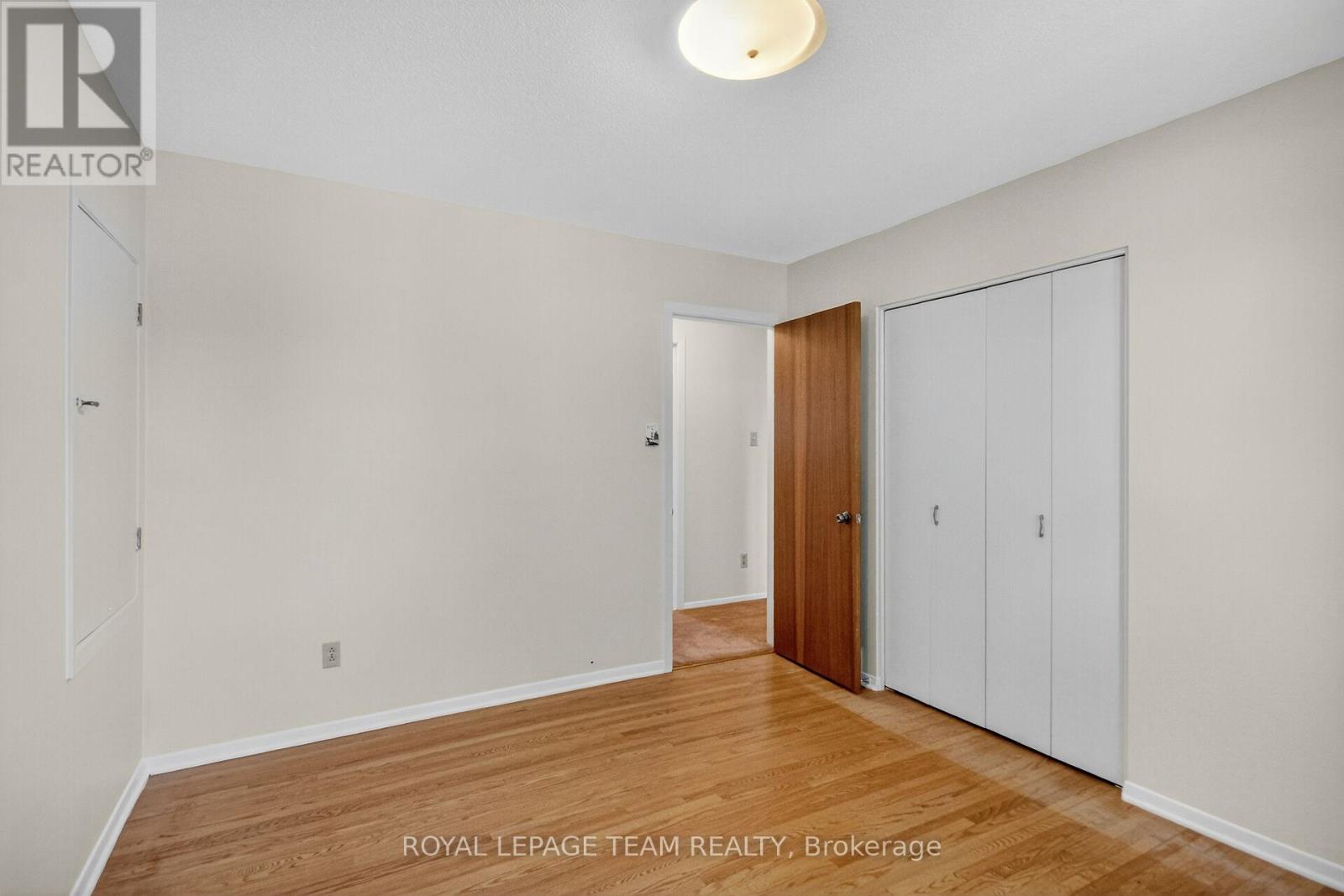 1900 Southampton Court, Ottawa, Ontario  K2C 0W3 - Photo 27 - X12946446