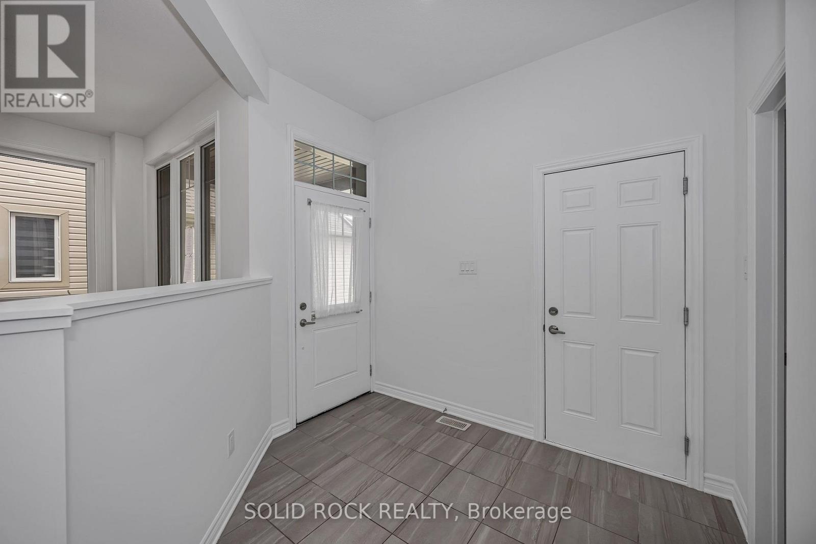 149 Minikan Street, Ottawa, Ontario  K1X 0E5 - Photo 4 - X12947914