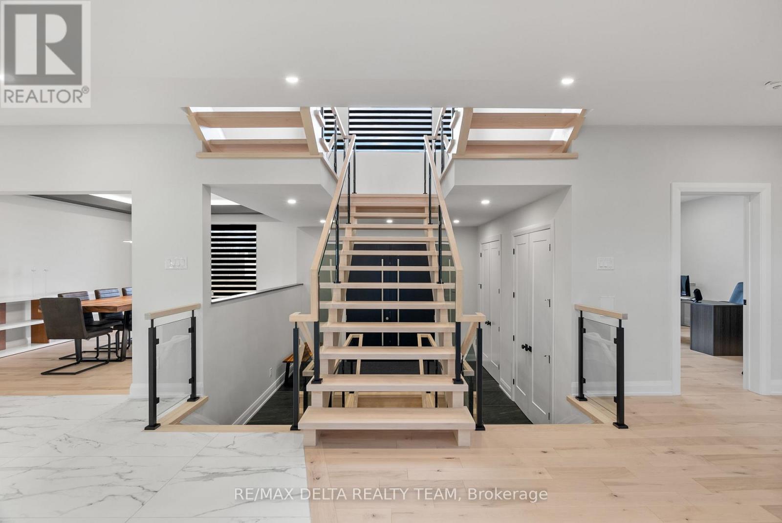 663 Ballycastle Crescent, Ottawa, Ontario  K1X 0A3 - Photo 3 - X12948244