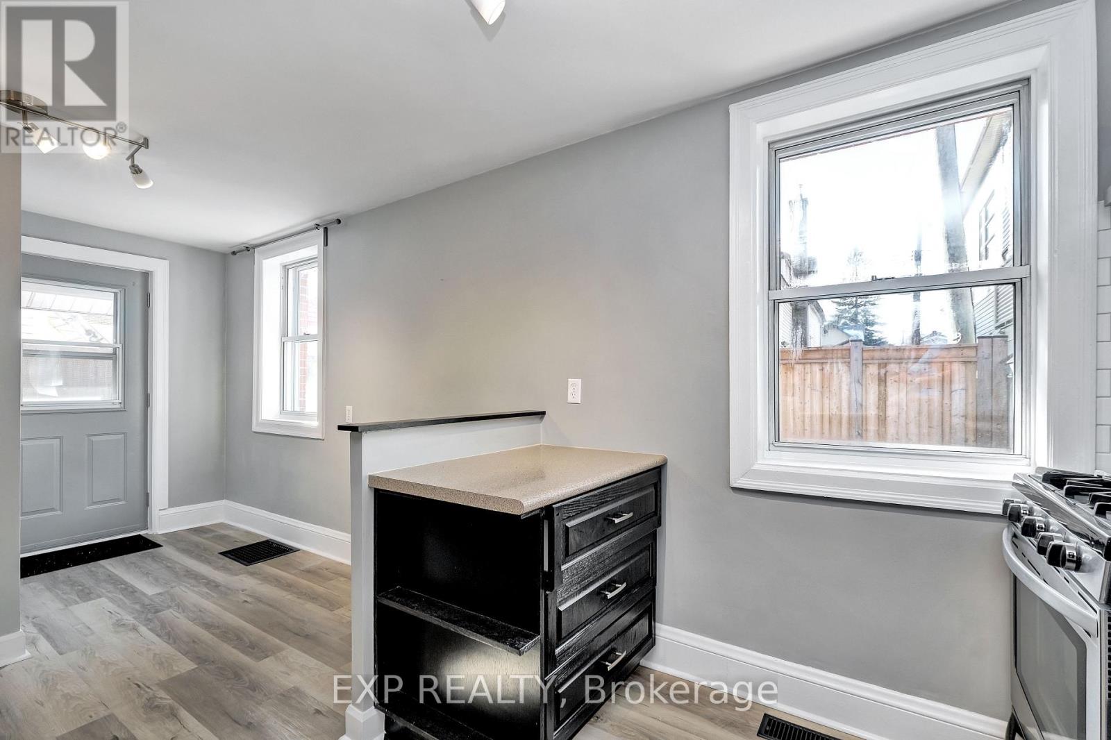 566 Kirkwood Avenue, Ottawa, Ontario  K1Z 5X4 - Photo 11 - X12948418
