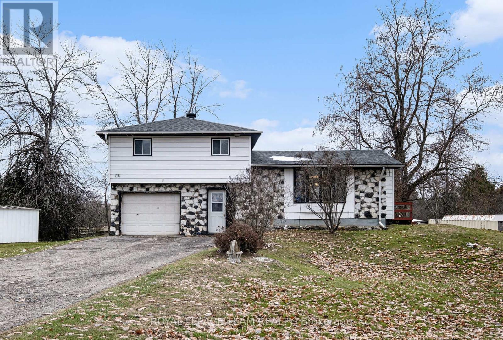 88 BAY ROAD, Rideau Lakes, Ontario