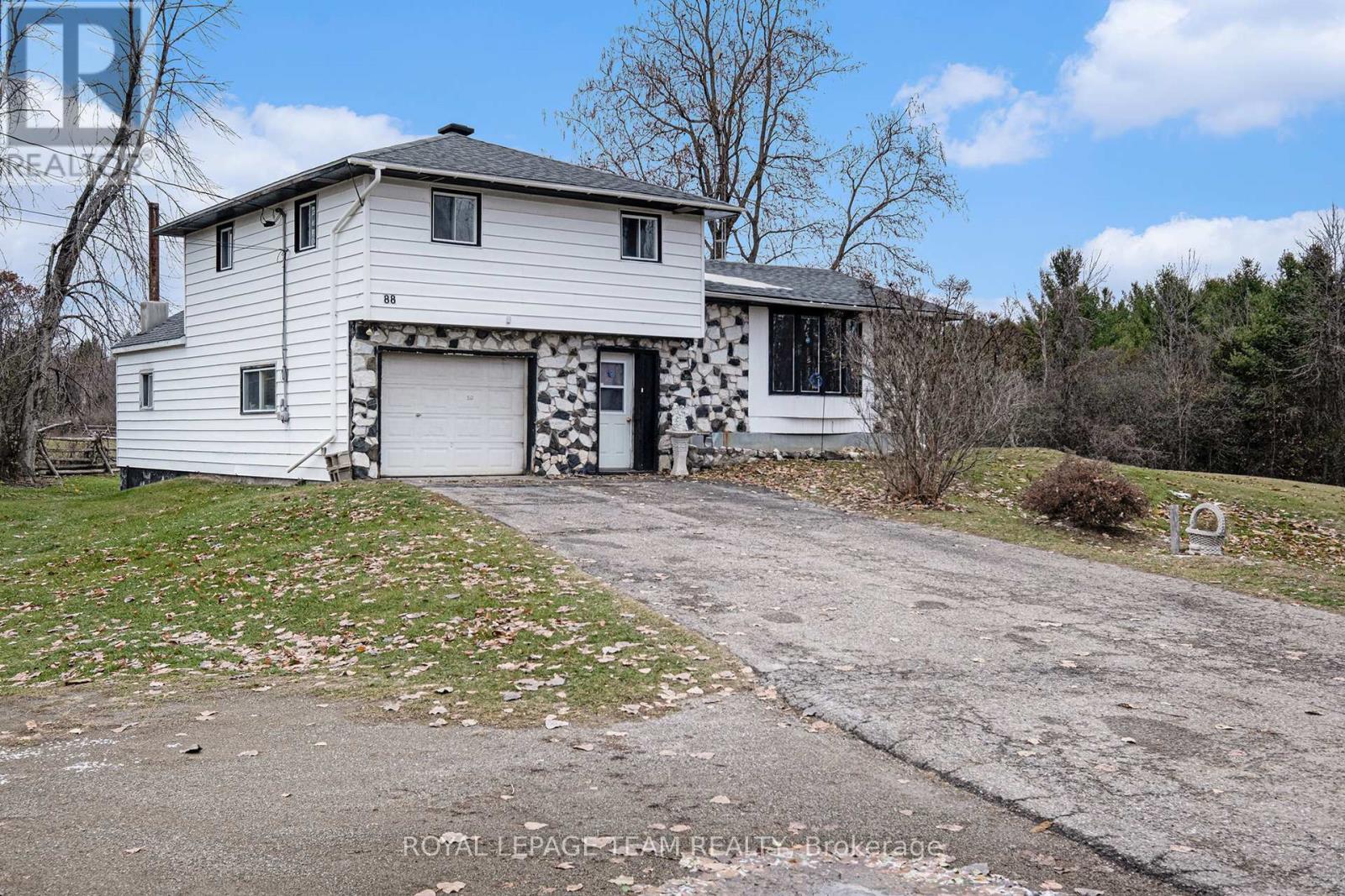 88 Bay Road, Rideau Lakes, Ontario  K0G 1L0 - Photo 2 - X12949278