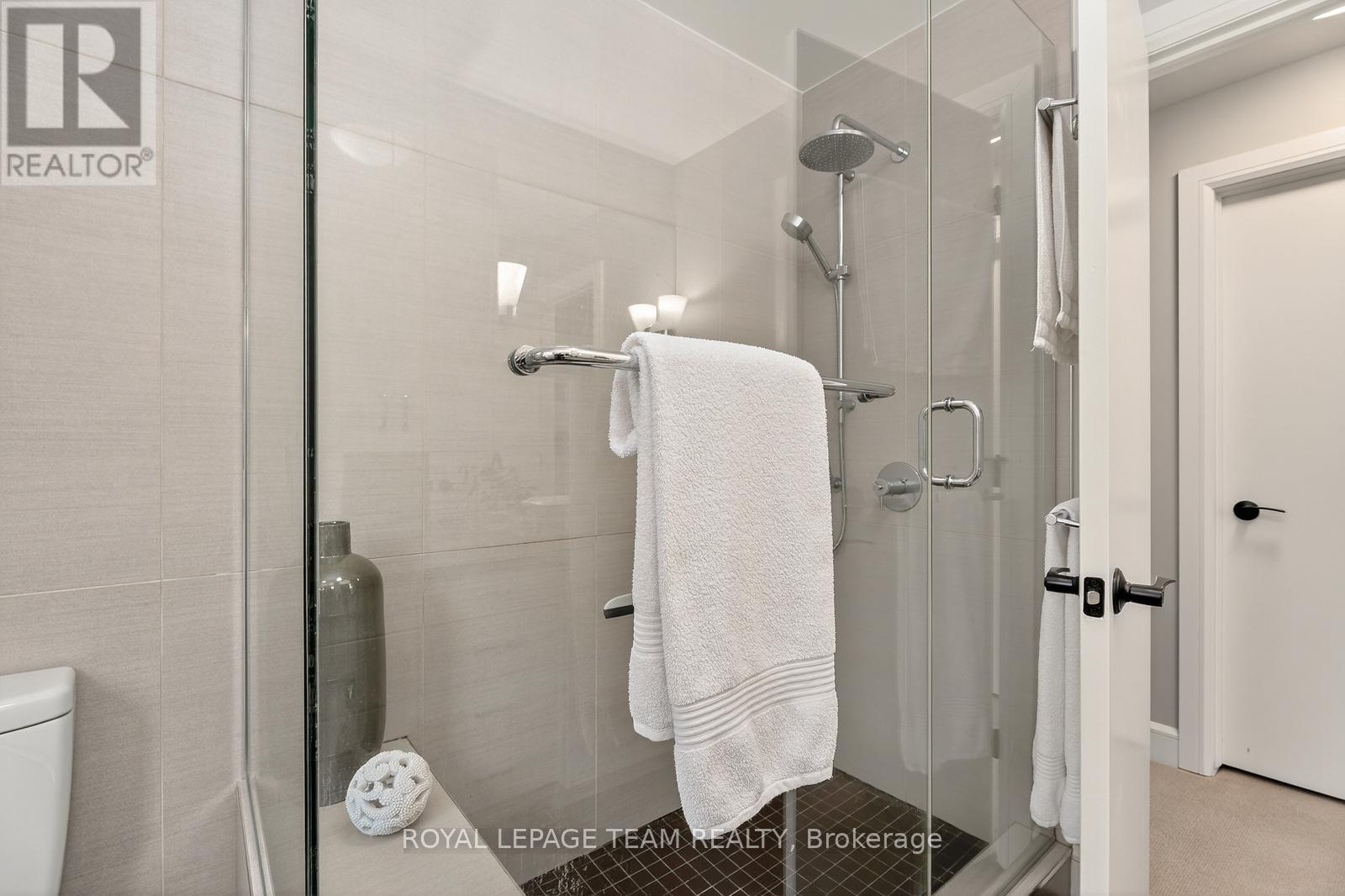 Unit 10 - 55 Whitemarl Drive, Ottawa, Ontario  K1L 8J9 - Photo 19 - X12954238