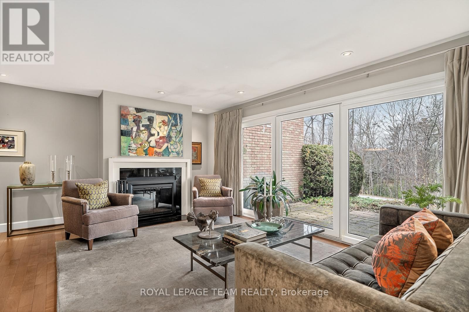 Unit 10 - 55 Whitemarl Drive, Ottawa, Ontario  K1L 8J9 - Photo 2 - X12954238