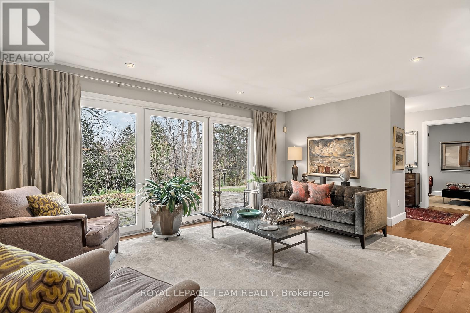 Unit 10 - 55 Whitemarl Drive, Ottawa, Ontario  K1L 8J9 - Photo 3 - X12954238