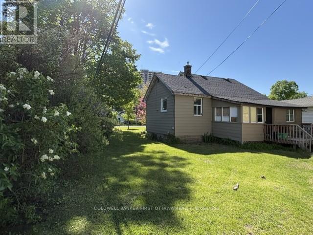 185 Compton Avenue, Ottawa, Ontario  K2B 5A6 - Photo 12 - X12954242