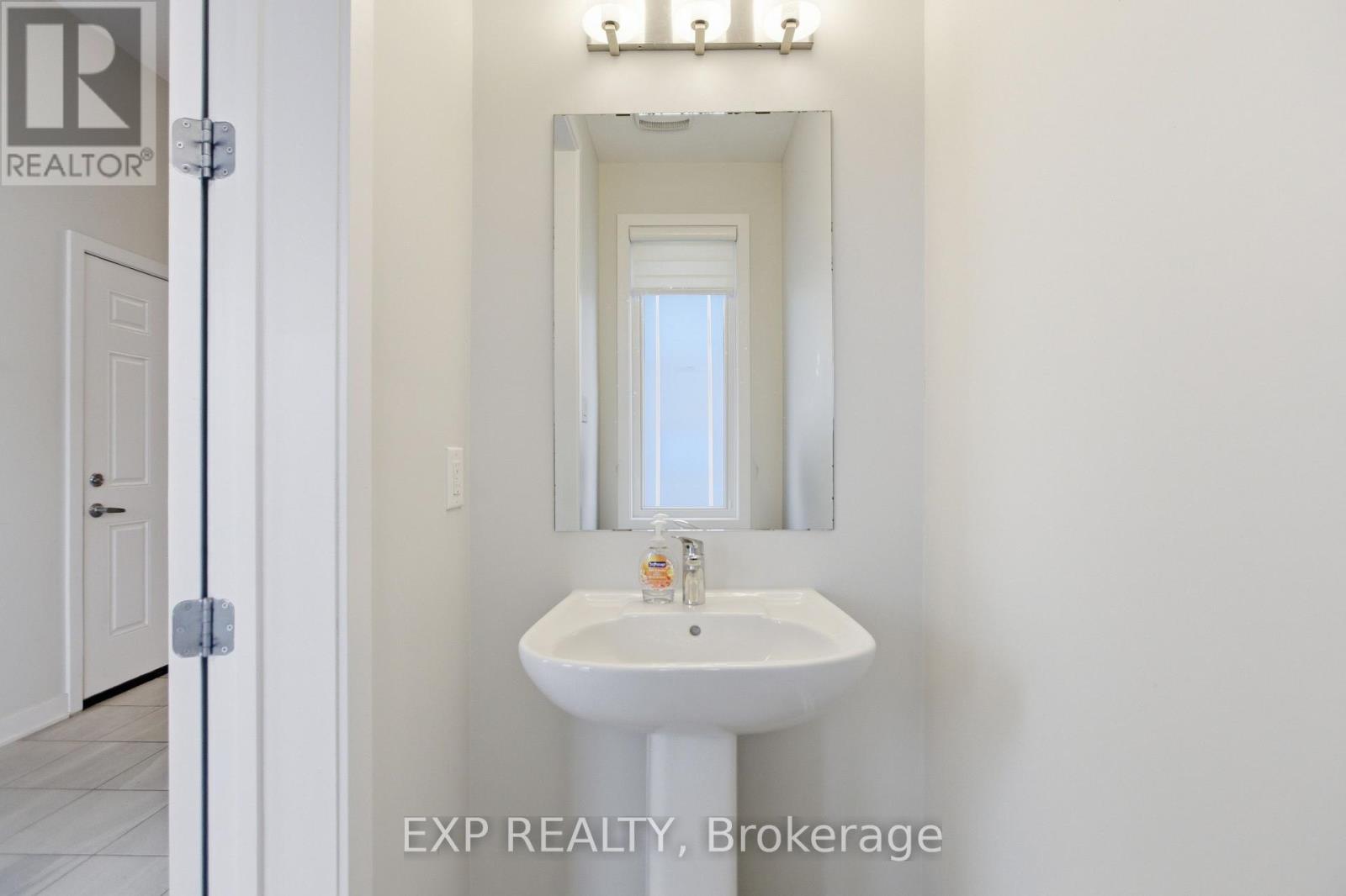 116 Main Halyard Lane, Ottawa, Ontario  K2J 7B6 - Photo 5 - X12954724