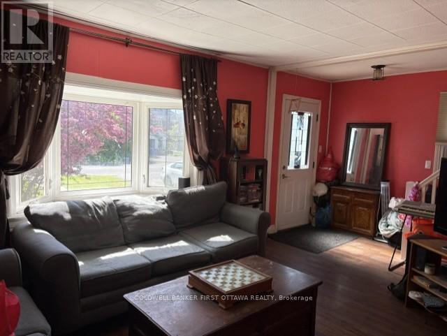 185 Compton Avenue, Ottawa, Ontario  K2B 5A6 - Photo 3 - X12956180