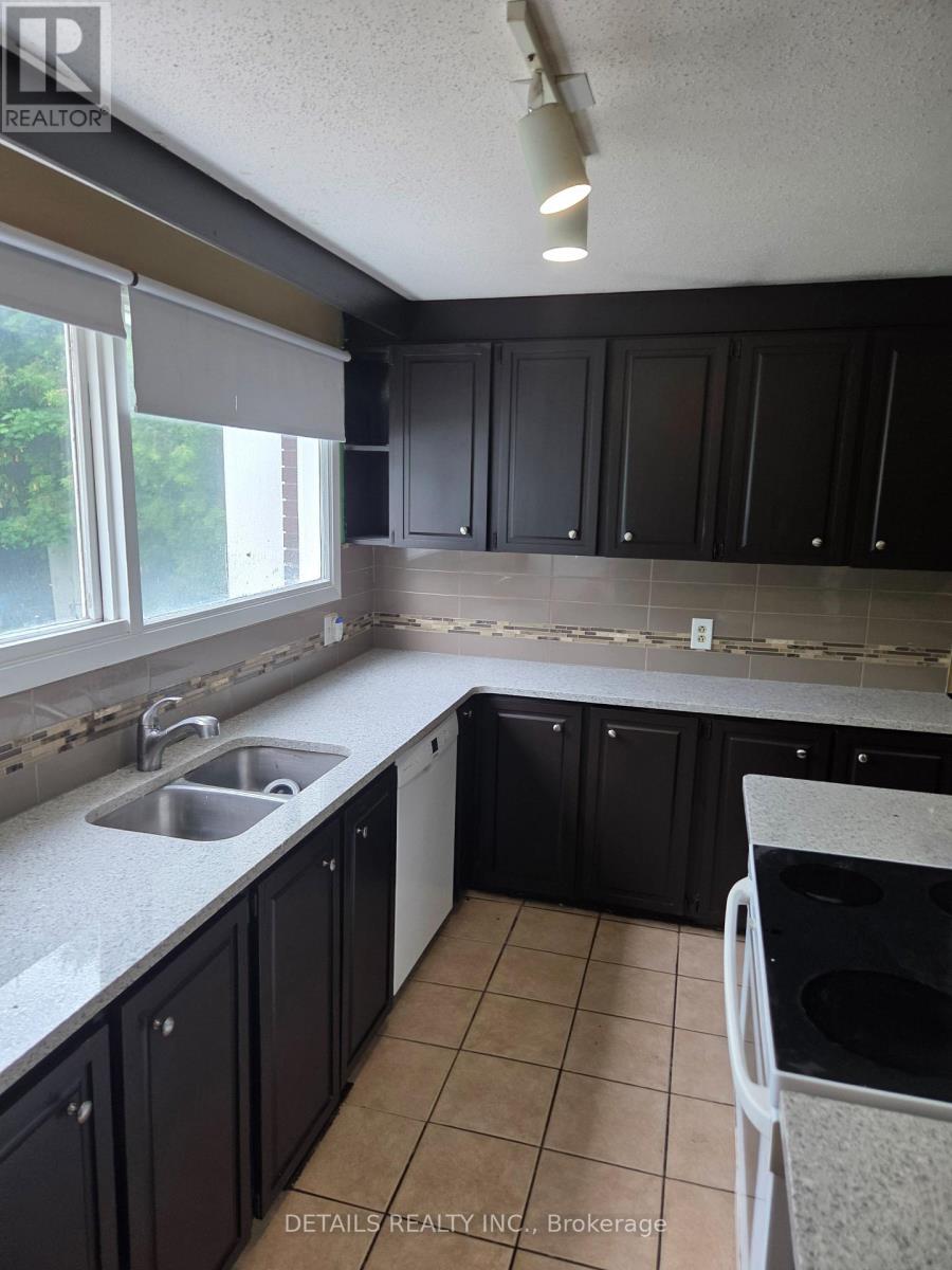 46 Beaumaris Drive, Ottawa, Ontario  K2H 7K3 - Photo 5 - X12960874